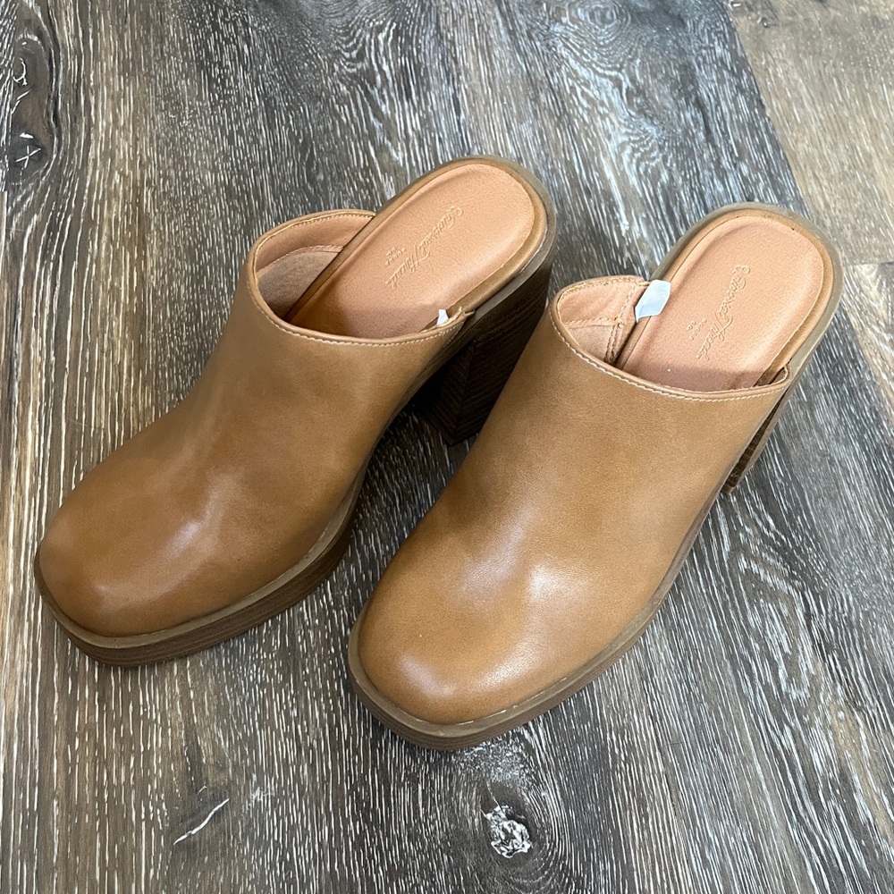 Universal Thread Tan Platform Mules - Picture 4 of 6